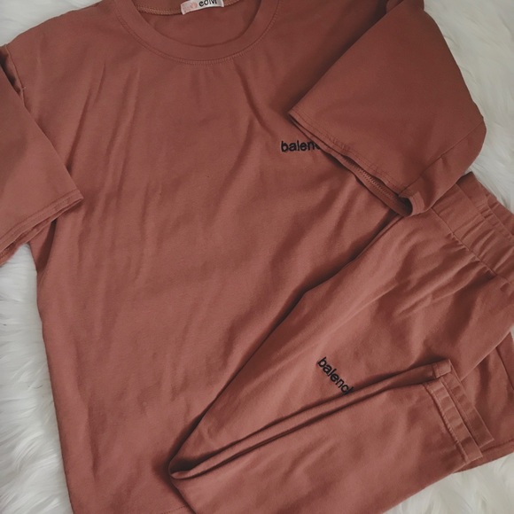 Set - Picture 1 of 1